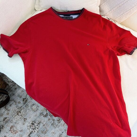 Tommy Hilfiger Men’s Crew Neck Knot Red Shirt - Picture 4 of 4